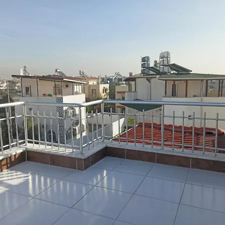 ヴィラ Kadriyede Muestakil Villa Yuezme Havuzlu