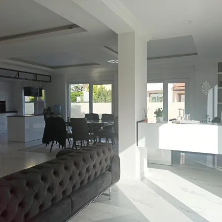 ヴィラ Kadriyede Muestakil Villa Yuezme Havuzlu ベレキ